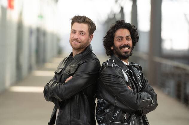 Entertainment Themen der Woche KW41 Entertainment Bilder des Tages v.l. Schauspieler Dominik FLADE spielt die Rolle des Yannick Ziegler, Schauspieler Thiago BRAGA DE OLIVEIRA spielt die Rolle des Gabriel Larssen, in der RTL-Serie ALLES WAS ZAEHLT, Fototermin am 10.10.2022 in Koeln, *** v l actor Dominik FLADE plays the role of Yannick Ziegler, actor Thiago BRAGA DE OLIVEIRA plays the role of Gabriel Larssen, in the RTL series ALLES WAS ZAEHLT, photo session on 10 10 2022 in Cologne,