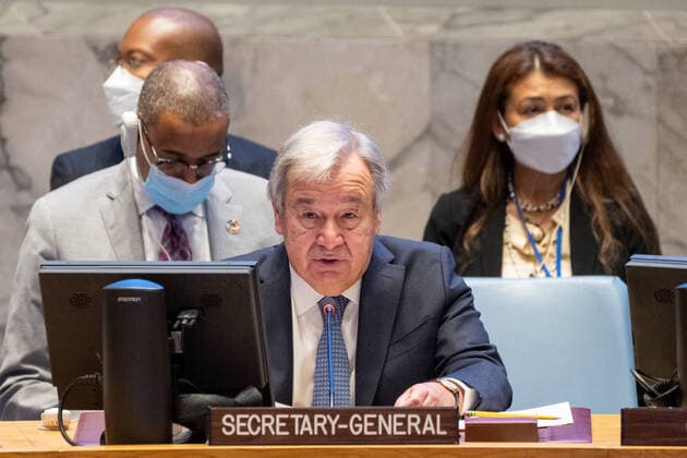 News Themen der Woche KW41 News Bilder des Tages (221011) -- UNITED NATIONS, Oct. 11, 2022 -- UN Secretary-General Antonio Guterres (Front) addresses a Security Council meeting on cooperation between the United Nations and regional and subregional organizations in maintaining international peace and security at the UN headquarters in New York, on Oct. 11, 2022. Lauding the collaboration between the United Nations and the African Union (AU) as the best ever, UN Secretary-General Antonio Guterres on Tuesday warned major challenges lie ahead. ( Handout via Xinhua) UN-SECURITY COUNCIL-UN-AU-COOPERATION-MEETING EskinderxDebebe UNxPhoto 