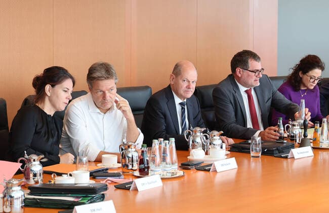 News Themen der Woche KW41 News Bilder des Tages Bundeskabinett mit Olaf Scholz 12.10.2022, Germany, Berlin, Bundeskanzleramt, Bundeskabinett, Bundeskanzler Olaf Scholz und Bundeskanzleramtschef Wolfgang Schmidt , sowie die Gruenen Robert Habeck und Annalena Baerbock, (c) DEF1103R.HRB123335B Berlin Berlin Germany *** Federal Cabinet with Olaf Scholz 12 10 2022, Germany, Berlin, Federal Chancellery, Federal Cabinet, Chancellor Olaf Scholz and Head of the Chancellors Office Wolfgang Schmidt , and the Greens Robert Habeck and Annalena Ba