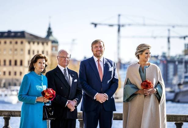 2022-10-12 12:10:30 STOCKHOLM - King Willem Alexander and Queen Maxima pose for a photo along with the Swedish royal couple, King Carl XVI Gustaf and Queen Silvia. The royal couple is on a three-day state visit to Sweden. ANP REMKO DE WAAL netherlands out - belgium out *** 2022 10 12 12 10 30 STOCKHOLM King Willem Alexander and Queen Maxima pose for a photo along with the Swedish royal couple, King Carl XVI Gustaf and Queen Silvia The royal couple is on a three day state visit to Sweden ANP REMKO DE WAAL netherlands out belgium out  Copyright: xx x456100252x originalFilename: 456100252.jpg