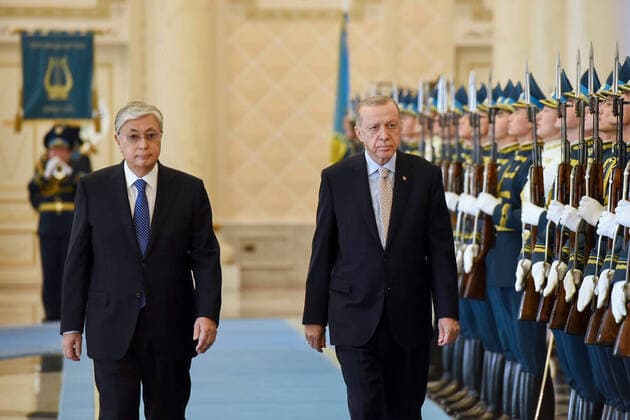 News Themen der Woche KW41 Kazakhstan Turkey 8293722 12.10.2022 Kazakh President Kassym-Jomart Tokayev, left, and Turkish President Recep Tayyip Erdogan attend a meeting in Astana, Kazakhstan. Vladislav Vodnev Sputnik Astana Kazakhstan  Copyright: xVladislavxVodnevx