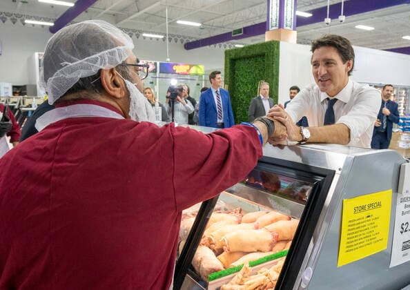 October 12, 2022, Pickering, ON, CANADA: Prime Minister Justin Trudeau greets a butcher at Memon Supermarket in Pickering, Ont. on Wednesday, October 12, 2022. Pickering CANADA  - ZUMAc35_ 20221012_zaf_c35_021 Copyright: xFrankxGunnx