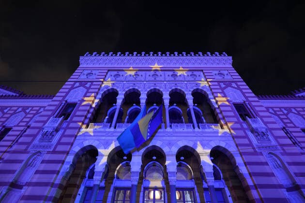 PXL_Sarajevo City Hall Sarajevo City Hall seen illuminated in the colors of the flag of the European Union, in Sarajevo, Bosnia and Herzegovina, on October 12, 2022.The European Commission on Wednesday recommended naming Bosnia and Herzegovina as an official EU candidate if several conditions are met a key step in the long process of joining the bloc. ArminxDurgut PIXSELL