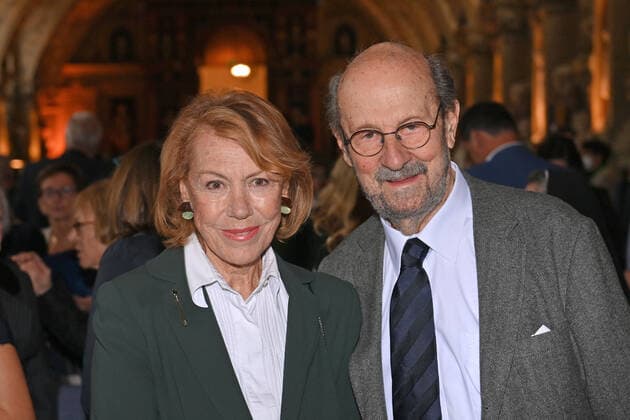 Gaby DOHM (Schauspielerin), mit Lebensgefaehrte,Partner Peter DEUTSCH. Verleihung Bayerischer Verdienstorden im Antiquarium der Muenchner Residenz am 13.10.2022.