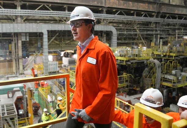 October 13, 2022, HAMILTON, ON, CANADA: Canadian Prime Minister Justin Trudeau tours the ArcelorMittal Dofasco steel hot mill as the facility recently upgraded its manufacturing operations in Hamilton, Ont., Thursday, Oct. 13, 2022. HAMILTON CANADA  - ZUMAc35_ 20221013_zaf_c35_046 Copyright: xNathanxDenettex