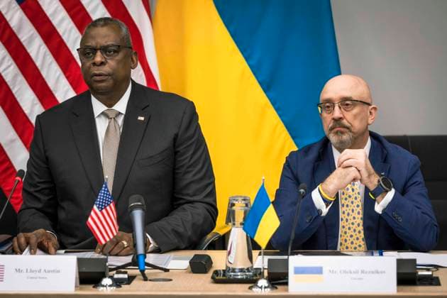 October 12, 2022, Brussels, Belgium: U.S. Secretary of Defense Lloyd J. Austin III, left, sits with Ukrainian Minister of Defense Oleksii Reznikov at the sixth meeting of the Ukraine Defense Contact Group at NATO headquarters, October 12, 2022 in Brussels, Belgium. Brussels Belgium - ZUMAp138 20221012_zaa_p138_011 Copyright: xChadxJ.xMcneeley Dodx