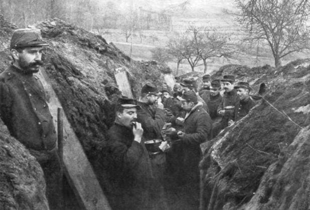 RECORD DATE NOT STATED French soldiers in the trenches eating their rations, France, 1915. French soldiers in the trenches eating their rations, France, 1915. Artist: Unknown 