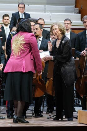 Entertainment Bilder des Tages October 13, 2022, Madrid, Spain: Nuria Nunez and Queen Sofia seen during the presentation of the XXXIX Queen Sofia Award for Musical Composition to Nuria Nunez for her work Enjambres at the Teatro Monumental in Madrid. Madrid Spain - ZUMAs197 20221013_zaa_s197_126 Copyright: xAtilanoxGarciax