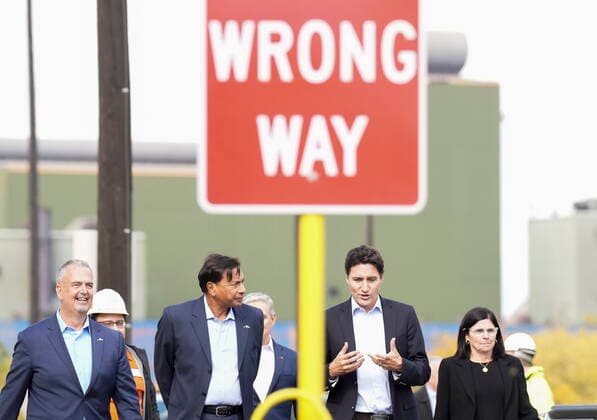 October 13, 2022, HAMILTON, ON, CANADA: Canadian Prime Minister Justin Trudeau, second right, walks with Sean Donnelly, left, ArcelorMittal Dofasco President and CEO and Executive chairman Lakshmi Mitta, second right, as they tour the recently upgraded ArcelorMittal Dofasco steel hot mill in Hamilton, Ont., Thursday, Oct. 13, 2022. ArcelorMittal Dofasco manufactures slabs of steel hot roll coils. HAMILTON CANADA - ZUMAc35_ 20221013_zaf_c35_066 Copyright: xNathanxDenettex