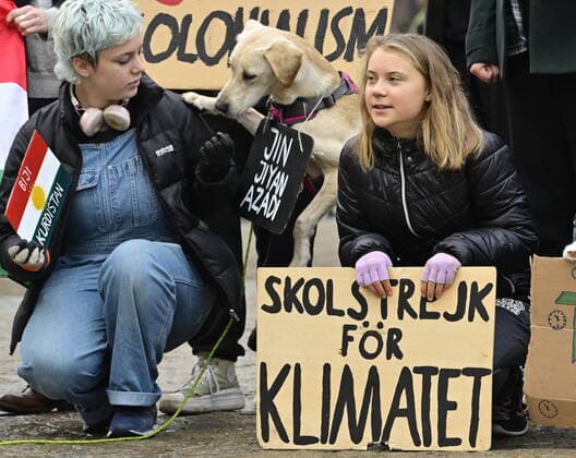 Bilder des Jahres 2022, News 10 Oktober News Themen der Woche KW41 News Bilder des Tages STOCKHOLM 20221014 Greta Thunberg pa Mynttorget i Stockholm ihop med Fridays For Future Stockholm Sverige x10030x *** STOCKHOLM 20221014 Greta Thunberg at Mynttorget in Stockholm together with Fridays For Future Stockholm Sweden x10030x,  Copyright: xJonasxEkströmer TTx GRETA THUNBERG