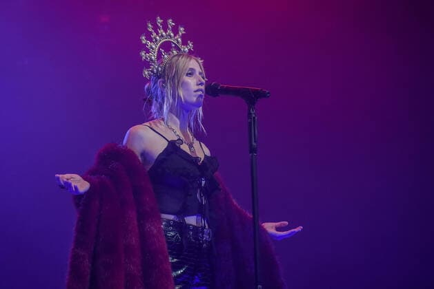 Entertainment Themen der Woche KW41 Entertainment Bilder des Tages 14.10.2022, xlakx, Entertainment Musik, LEA - Tour 2022 emspor, v.l.Lea (buergerl.Lea-Marie Becker) tritt in der Max Schmeling Halle Berlin auf. Berlin *** 14 10 2022, xlakx, entertainment music, LEA tour 2022 emspor, v l Lea buergerl Lea Marie Becker performs at the Max Schmeling Halle Berlin Berlin
