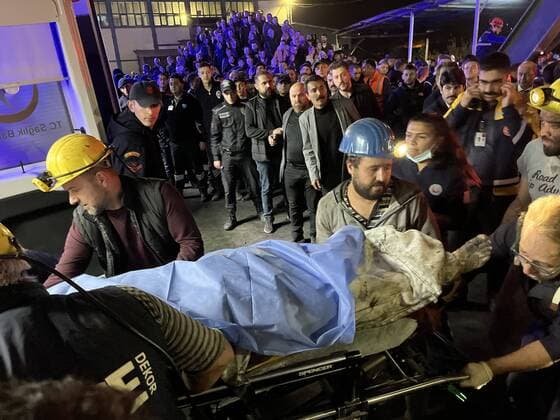 News Themen der Woche KW41 Türkei, Grubenunglück in Amasra RECORD DATE NOT STATED BartÄ±nÄ±n Amasra ilcesinde, Türkiye TaÅükömürü Kurumu Amasra Müessese MüdürlüÄüünde saat 18.15 sÄ±ralarÄ±nda yer altÄ±nda patlama meydana geldi. (Depo Photos) 17706828