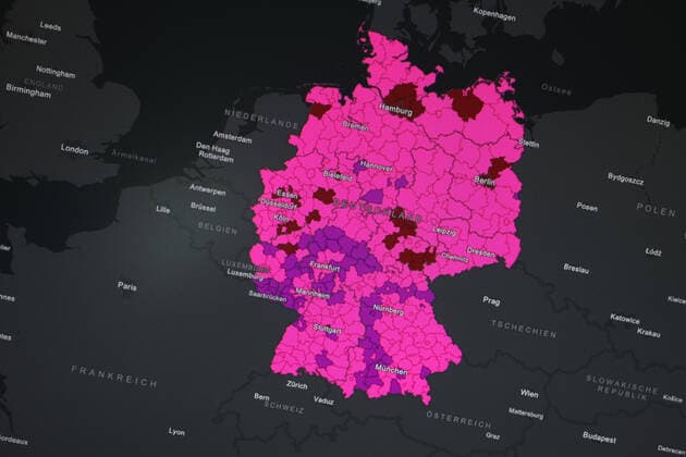 Dashboard des RKI, die 7-Tage-Inzidenz liegt nun bei 731,9 7-Tage-Inzidenz, Dashboard des RKI auf einem Monitor am 15.10.2022 in Siegen Deutschland.