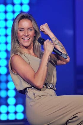 SWR 4: Gläserne 4 . Sängerin Sonia Liebing anläßlich der Verleihung der Gläserne 4 vom SWR 4 am 14.10.2022 in der Phoenixhalle im Römerkastell Stuttgart. 20221014MWI44229
