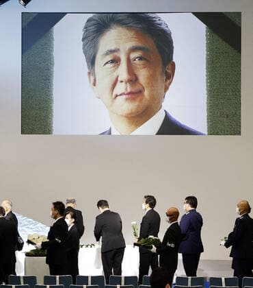 Bilder des Jahres 2022, News 10 Oktober News Themen der Woche KW41 News Bilder des Tages Prefectural funeral for ex-Japan PM Abe The prefectural-sponsored funeral for slain former Japanese Prime Minister Shinzo Abe is held in the Yamaguchi Prefecture city of Shimonoseki, which was his constituency, on Oct. 15, 2022.  A14AA0001345683P