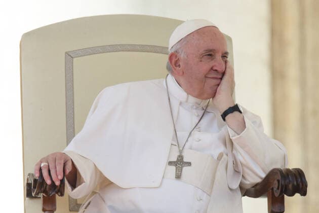 News Themen der Woche KW41 News Bilder des Tages October 15 2022, Vatican City State: POPE FRANCIS audience to Italian and foreign members of Comunione e Liberazione in St. Peter s Square at the Vatican. Vatican City State - ZUMAi15_ 20221015_zaf_i15_003 Copyright: xEvandroxInettix