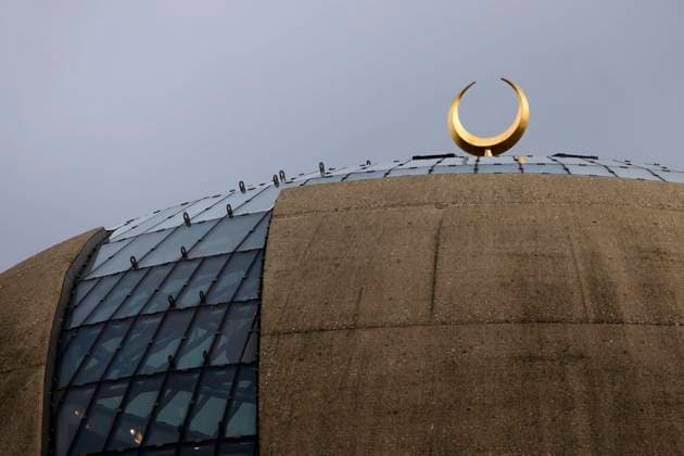 Außenansicht der DITIB Zentralmoschee in Ehrenfeld. An der Kölner Zentralmoschee darf jetzt freitags per Lautsprecher von einem Muezzin zum Gebet gerufen werden. (Themenbild, Symbolbild) Köln, 15.10.2022 NRW Deutschland *** Exterior view of the DITIB Central Mosque in Ehrenfeld At the Central Mosque in Cologne, a muezzin is now allowed to call for prayer via loudspeaker on Fridays Topic image, symbol image Cologne, 15 10 2022 NRW Germany Copyright: xChristophxHardtx