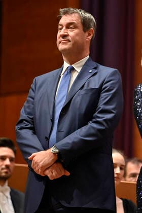 Markus Söder beim 2. Philharmonischen Konzert zum 100. Geburtstag der Staatsphilharmonie Nürnberg in der Meistersingerhalle. Nürnberg, 15.10.2022