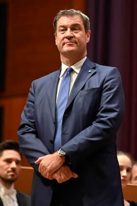 Markus Söder beim 2. Philharmonischen Konzert zum 100. Geburtstag der Staatsphilharmonie Nürnberg in der Meistersingerhalle. Nürnberg, 15.10.2022
