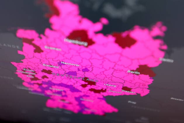 Dashboard des RKI, die 7-Tage-Inzidenz liegt nun bei 700,7 7-Tage-Inzidenz, Dashboard des RKI auf einem Monitor am 16.10.2022 in Siegen Deutschland.