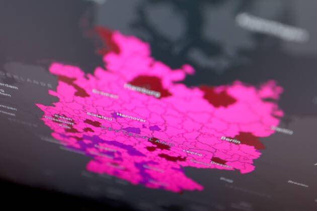 Dashboard des RKI, die 7-Tage-Inzidenz liegt nun bei 700,7 7-Tage-Inzidenz, Dashboard des RKI auf einem Monitor am 16.10.2022 in Siegen Deutschland.