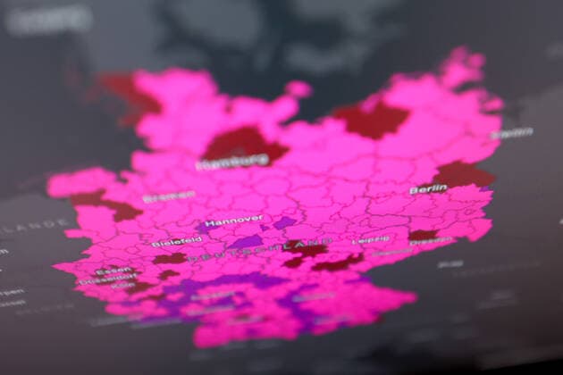 Dashboard des RKI, die 7-Tage-Inzidenz liegt nun bei 700,7 7-Tage-Inzidenz, Dashboard des RKI auf einem Monitor am 16.10.2022 in Siegen Deutschland.