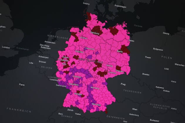 Dashboard des RKI, die 7-Tage-Inzidenz liegt nun bei 700,7 7-Tage-Inzidenz, Dashboard des RKI auf einem Monitor am 16.10.2022 in Siegen Deutschland.
