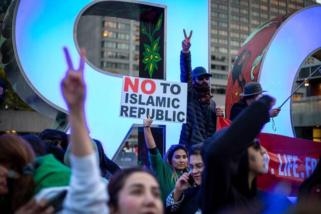 Iranian Anti-government Protest Hundreds of Iranian and their supporters demonstrate against the Iranian Islamic regime during a protest at Nathan Phillips Square in Toronto, Ontario, October 15, 2022. - Many Iranian people around the world have been protesting Islamic regime since the death of Mahsa Amini, a 22-year-old Kurdish who had spent three days in a coma after being detained by the morality police. Toronto Canada  Copyright: xArifxBalkanx originalFilename: balkan-notitle221015_np4B4.jpg