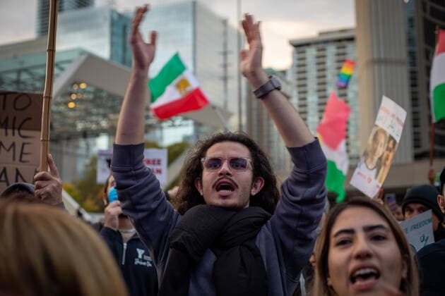Iranian Anti-government Protest Hundreds of Iranian and their supporters demonstrate against the Iranian Islamic regime during a protest at Nathan Phillips Square in Toronto, Ontario, October 15, 2022. - Many Iranian people around the world have been protesting Islamic regime since the death of Mahsa Amini, a 22-year-old Kurdish who had spent three days in a coma after being detained by the morality police. Toronto Canada  Copyright: xArifxBalkanx originalFilename: balkan-notitle221015_npCib.jpg