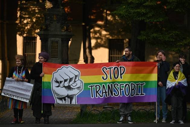 Jagiellonian University Free From Fascism And Transphobia Protest In Krakow Local LGBT activists and their supporters gathered on Friday afternoon during a protest Jagiellonian University free from fascism and transphobia in front of the Jagiellonian University Collegium Witkowski to counter the event of a former doctoral student who wants to fight vulgar leftism at the university. On Friday, 14 October 2022, in Krakow, Lesser Poland Voivodeship, Poland. Krakow Poland  Copyright: xArturxWidakx originalFilename: widak-jagiello221014_npij9.jpg