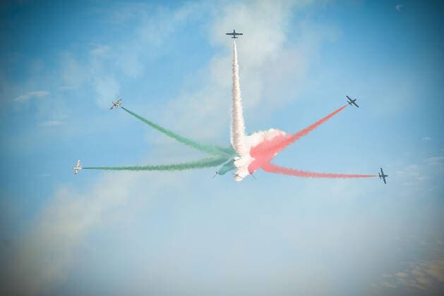News Themen der Woche KW41 News Bilder des Tages Italy: Frecce Tricolori Air Show The Frecce Tricolori National Acrobatic Team performs its acrobatic show on the seafront of Pozzuoli in the province of Napoli. The show is dedicated in honor of the memory of the Vittime del Dovere Pozzuoli Italy Copyright: PaolaxVisone