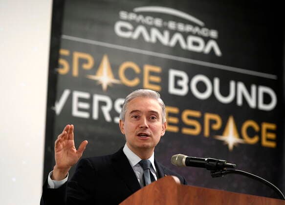 News Bilder des Tages October 18, 2022, Ottawa, ON, CAN: Minister of Innovation, Science and Industry Francois-Philippe Champagne makes a keynote address, announcing Canada s contribution to NASA s Atmosphere Observing System, at Space Canada s Space Bound conference in Ottawa, on Tuesday, Oct. 18, 2022. Ottawa CAN - ZUMAc35_ 20221018_zaf_c35_001 Copyright: xJustinxTangx