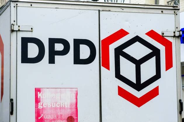 Düsseldorf 18.10.2022 DPD Paket Pakete Amazon Retouren Retoure CO2 Online shoppen einkaufen onlineshopping Internetshopping Paketboom Paketbote Onlinehandel Paketsteuer Paketversandsteuer Paketabgabe Amazonsteuer Amazon-Steuer Versandhandel Lieferwagen Paketlieferwagen Logo Düsseldorf Nordrhein-Westfalen Deutschland *** Dusseldorf 18 10 2022 DPD parcel parcels Amazon returns CO2 online shopping shopping onlineshopping internet shopping parcel boom parcel messenger online trade parcel tax parcel shipping tax Amazon tax Amazon tax mail order delivery van parcel delivery van logo Dusseldorf North Rhine Westphalia Germany