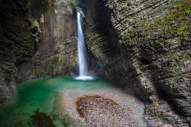 Creative Highlights World Wasserfall Slap Kozjak, bei Kobarid, Soca Tal, Triglav Nationalpark, Slowenien, Europa *** Waterfall Slap kozjak, at kobarid, Soca Valley, Triglav national park, Slovenia, Europe Copyright: imageBROKER/RobertxHaasmann ibxroh08717574.jpg