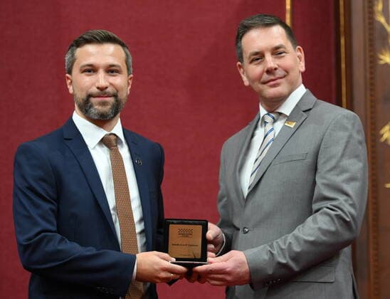 October 19, 2022, QUEBEC, PQ, Canada: Quebec Solidaire Leader Gabriel Nadeau-Dubois, left, receives the medal of the National Assembly from the secretary general Siegfried Peters, Wednesday, October 19, 2022 during a ceremony where he swore allegiance to the people of Quebec but refused to swear allegiance to King Charles III, at the Quebec legislature. Members of Quebec Solidaire will not be able to sit at the legislature until a decision from the government is rendered. THE CANADIAN PRESS QUEBEC Canada - ZUMAc35_ 20221019_zaf_c35_071 Copyright: xJacquesxBoissinotx