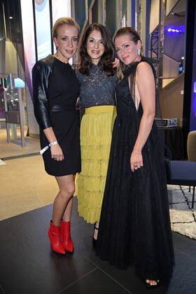 Annika Ernst, Bianca Hein, Nele Kiper bei der Preisverleihung Blauer Panther TV & Streaming Award in der BMW-Welt in München am 19.10.2022