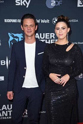 Jo Schück, Salwa Houmsi bei der Preisverleihung Blauer Panther TV & Streaming Award in der BMW-Welt in München am 19.10.2022