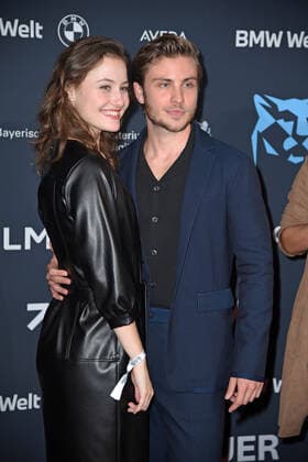 Dominique Devenport, Jannik Schümann bei der Preisverleihung Blauer Panther TV & Streaming Award in der BMW-Welt in München am 19.10.2022