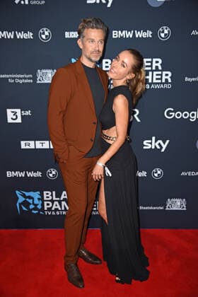 Annemarie Carpendale mit Ehemann Wayne Carpendale bei der Preisverleihung Blauer Panther TV & Streaming Award in der BMW-Welt in München am 19.10.2022