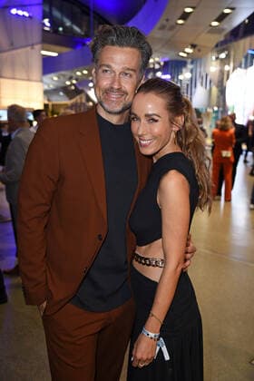 Annemarie Carpendale mit Ehemann Wayne Carpendale bei der Preisverleihung Blauer Panther TV & Streaming Award in der BMW-Welt in München am 19.10.2022