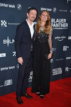 Oliver Berben mit Ehefrau Katrin Kraus bei der Preisverleihung Blauer Panther TV & Streaming Award in der BMW-Welt in München am 19.10.2022
