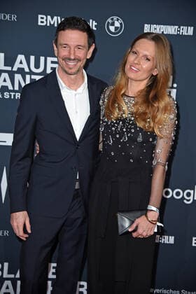 Oliver Berben mit Ehefrau Katrin Kraus bei der Preisverleihung Blauer Panther TV & Streaming Award in der BMW-Welt in München am 19.10.2022