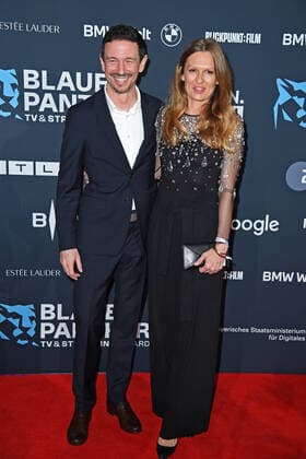 Oliver Berben mit Ehefrau Katrin Kraus bei der Preisverleihung Blauer Panther TV & Streaming Award in der BMW-Welt in München am 19.10.2022