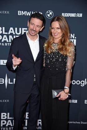 Oliver Berben mit Ehefrau Katrin Kraus bei der Preisverleihung Blauer Panther TV & Streaming Award in der BMW-Welt in München am 19.10.2022