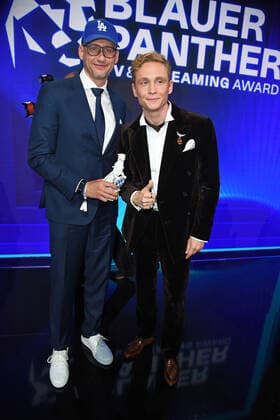 Frank Kusche, Matthias Schweighöfer bei der Preisverleihung Blauer Panther TV & Streaming Award in der BMW-Welt in München am 19.10.2022