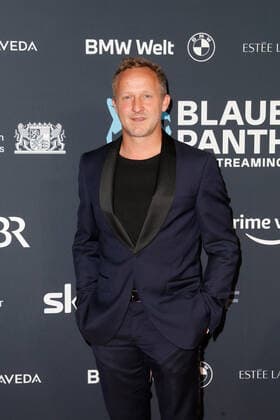 Preisverleihung Blauer Panther TV & Streaming Award in München Maximilian Brückner auf dem roten Teppich bei der Verleihung des Blauen Panther - Bayerischer Fernsehpreis in der BMW Welt in München. Copyright: xEventpressxGolejewskix