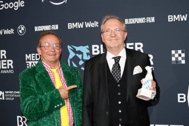Preisverleihung Blauer Panther TV & Streaming Award in München Laudator Wigald Boning und Preisträger Olli Dittrich bei der Verleihung des Blauen Panther - Bayerischer Fernsehpreis in der BMW Welt in München. Copyright: xEventpressxGolejewskix