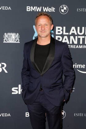 Preisverleihung Blauer Panther TV & Streaming Award in München Maximilian Brückner auf dem roten Teppich bei der Verleihung des Blauen Panther - Bayerischer Fernsehpreis in der BMW Welt in München. Copyright: xEventpressxGolejewskix