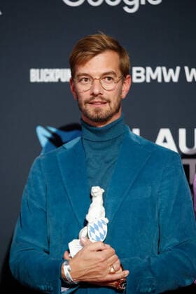 Preisverleihung Blauer Panther TV & Streaming Award in München Preisträger Joko Winterscheidt bei der Verleihung des Blauen Panther - Bayerischer Fernsehpreis in der BMW Welt in München. Copyright: xEventpressxGolejewskix