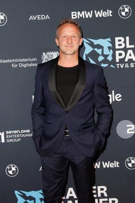 Preisverleihung Blauer Panther TV & Streaming Award in München Maximilian Brückner auf dem roten Teppich bei der Verleihung des Blauen Panther - Bayerischer Fernsehpreis in der BMW Welt in München. Copyright: xEventpressxGolejewskix